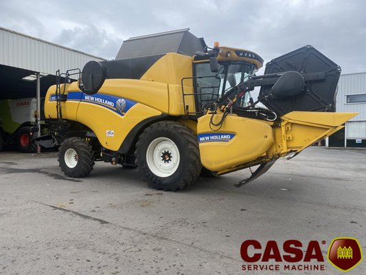 Moissonneuse batteuse New Holland Cx 8.70