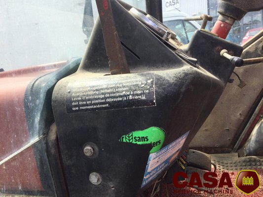Tracteur agricole Case 1055