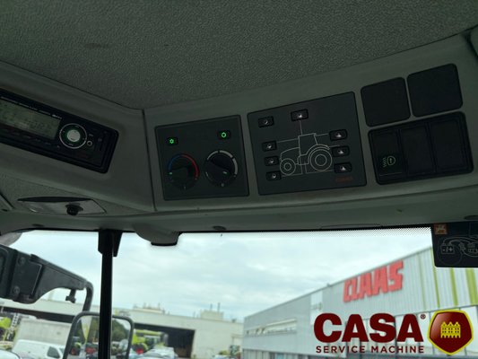 Tracteur agricole Claas Arion 640 Cebis