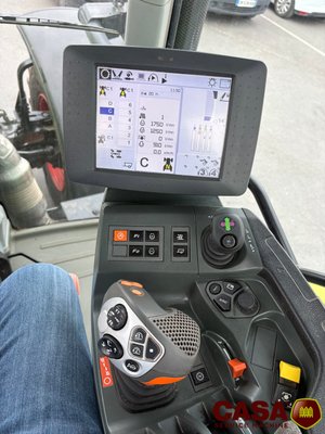 Tracteur agricole Claas Arion 640 Cebis