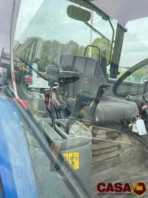 Tracteur agricole New Holland TS 100 avec chargeur 