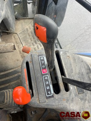 Tracteur agricole New Holland TS 100 avec chargeur 