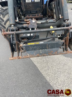 Tracteur agricole New Holland TS 100 avec chargeur 