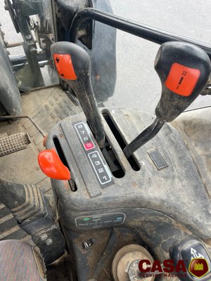 Tracteur agricole New Holland TS 100 avec chargeur 