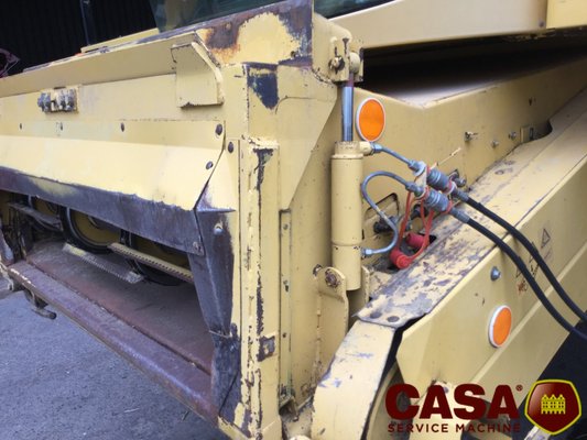 Moissonneuse batteuse New Holland TX 66