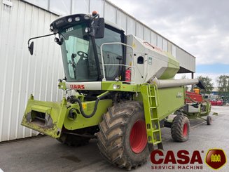 Moissonneuse batteuse Claas Avero 240 