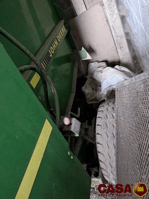 Presse à balles rondes John Deere 550