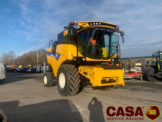 Moissonneuse batteuse New Holland CX 5.80
