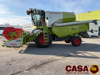 Moissonneuse batteuse Claas Avero 240 