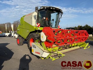 Moissonneuse batteuse Claas Avero 240 