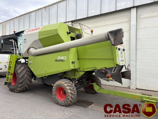 Moissonneuse batteuse Claas Avero 240 