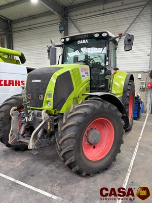 Tracteur agricole Claas Axion 820 cmatic 