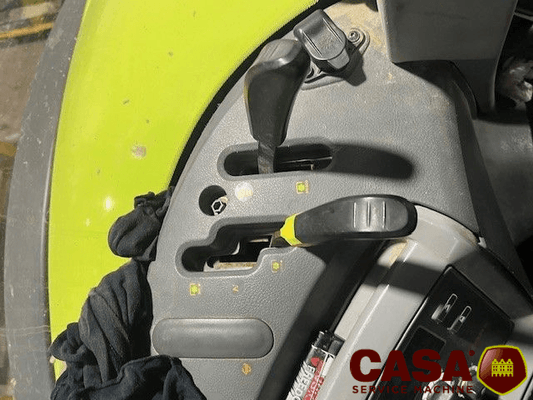 Tracteur agricole Claas Axion 820 cmatic 