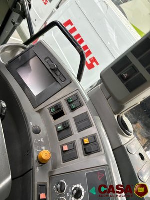 Tracteur agricole Claas Axion 820 cmatic 