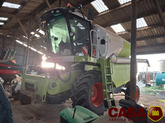 Moissonneuse batteuse Claas Avero 240 