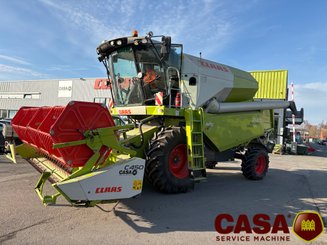 Moissonneuse batteuse Claas Avero 240 