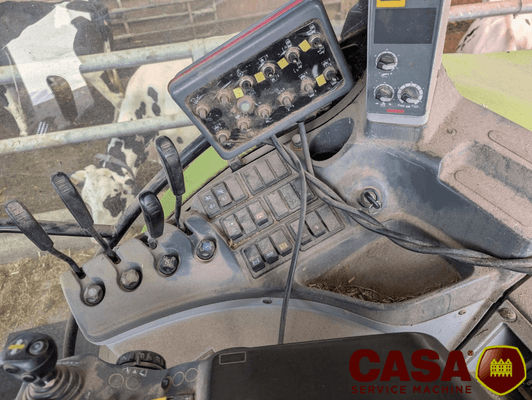 Tracteur agricole Claas Arion 530 avec chargeur 