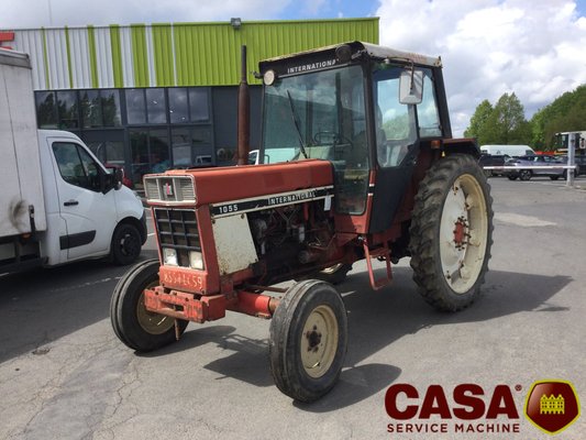 Tracteur agricole Case 1055