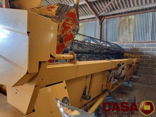 Moissonneuse batteuse New Holland tx 66