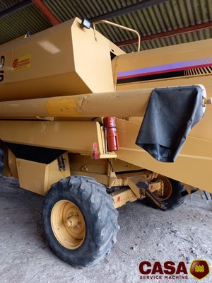 Moissonneuse batteuse New Holland tx 66