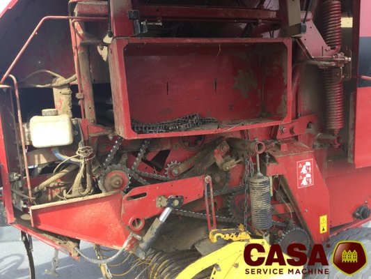 Presse à balles rondes New Holland BR 750 