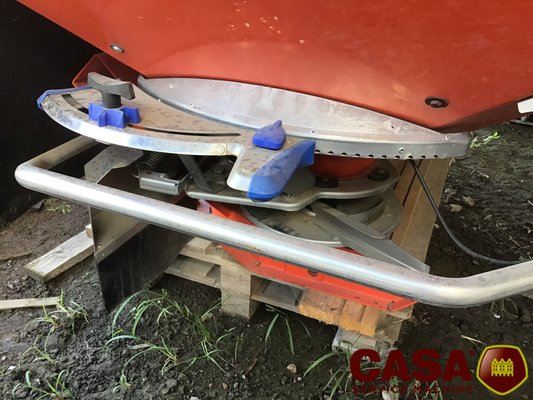 Distributeur d'engrais Kuhn Axis 40.1
