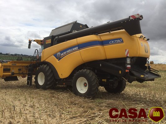 Moissonneuse batteuse New Holland CX 7.90 HD 