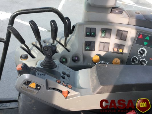 Tracteur agricole Claas axion 820 cis 