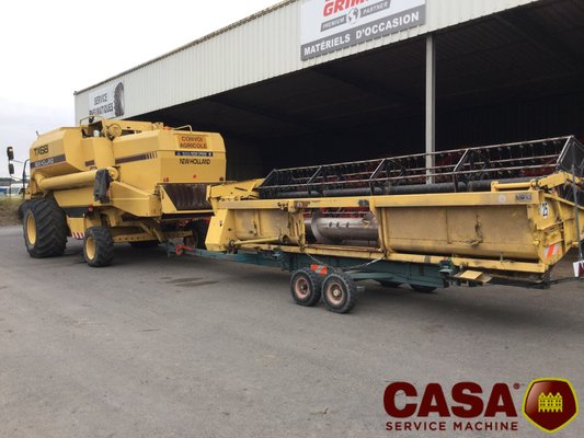 Moissonneuse batteuse New Holland TX 66