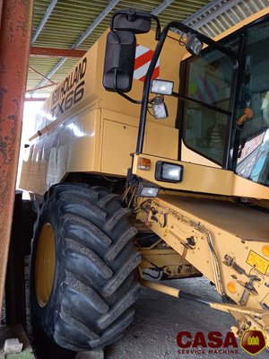 Moissonneuse batteuse New Holland tx 66