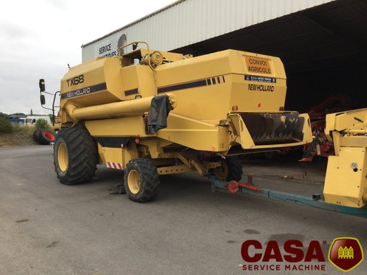 Moissonneuse batteuse New Holland TX 66
