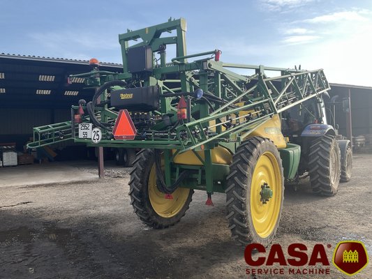 Pulvérisateur traîné John Deere 724