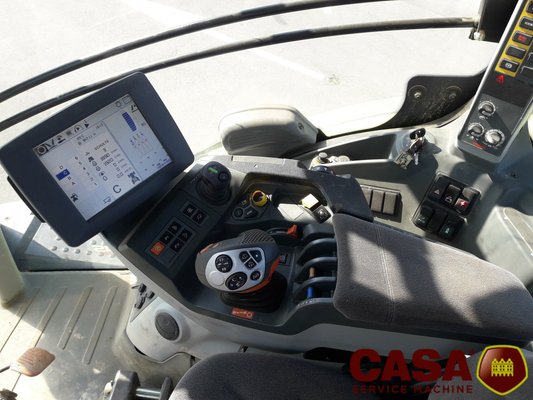 Tracteur agricole Claas Axion 800 CEBIS 