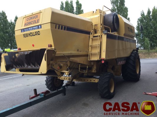 Moissonneuse batteuse New Holland TX 66