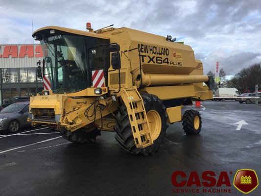 Moissonneuse batteuse New Holland TX 64+
