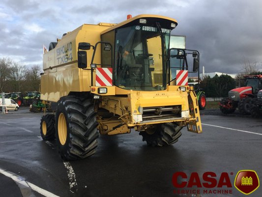 Moissonneuse batteuse New Holland TX 64+