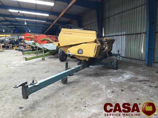 Moissonneuse batteuse New Holland TX 34