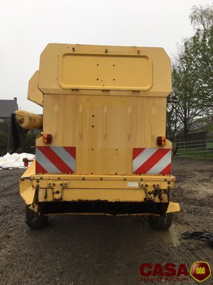 Moissonneuse batteuse New Holland TC 56
